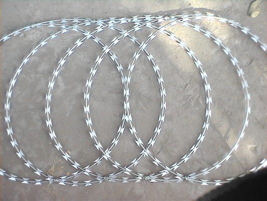 সেফটি কাঁটাযুক্ত এইচডিজি কনসার্টিনা রেজার তারের জাল 12x12 Bwg