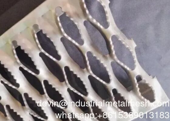 অ্যালুমিনিয়াম স্টেইনলেস স্টীল গ্রিটিং গ্র্যাপ স্ট্রুট সিঁড়ি বেস অ্যান্টি স্লিপ সিঁড়ি স্টেপ জন্য ডিম্পল প্লেট