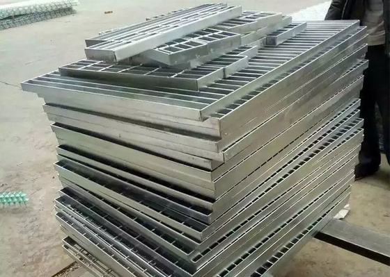1005 X 600 পাউন্ড হট ডাম্প গ্যালভানাইজড ফ্লোর গ্রিটিং এবং স্টেপ বেড গ্রিটিং অফশোরের জন্য