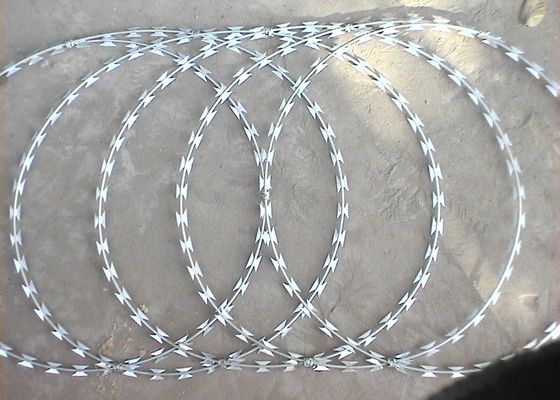 2.5mm Cbt-60 কাঁটাযুক্ত কনসার্টিনা ওয়্যার স্টেইনলেস স্টিল