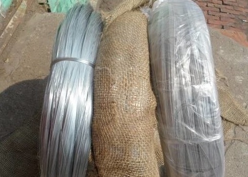 গ্যালভানাইজড ভাল মানের স্ট্রং স্টিল গ্রাউন্ড স্টেপলস