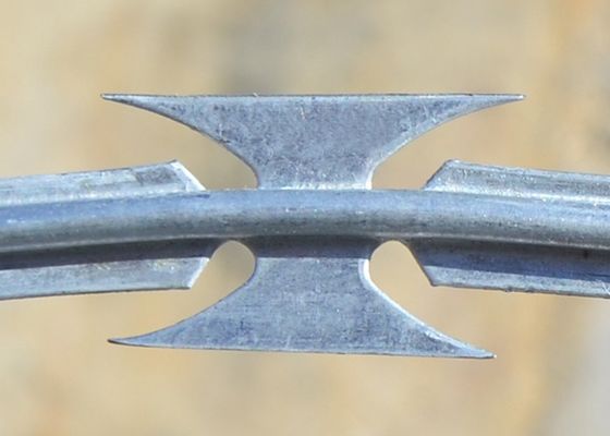 Bto22 রেজার কনসার্টিনা কয়েল 450 মিমি ব্যাস কাঁটাযুক্ত