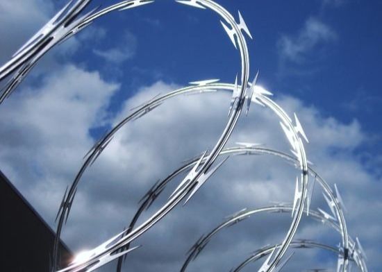 Bto22 রেজার কনসার্টিনা কয়েল 450 মিমি ব্যাস কাঁটাযুক্ত