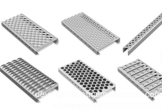 ভারী দায়িত্ব ক্ষয় প্রতিরোধী ক্রোকোডাইল মুখ ছিদ্রযুক্ত নিরাপত্তা গ্রাফ স্ট্রট তেল শোধনাগার / পাওয়ার জন্য ঝালাই অ্যান্টি-স্কিড গ্রিট