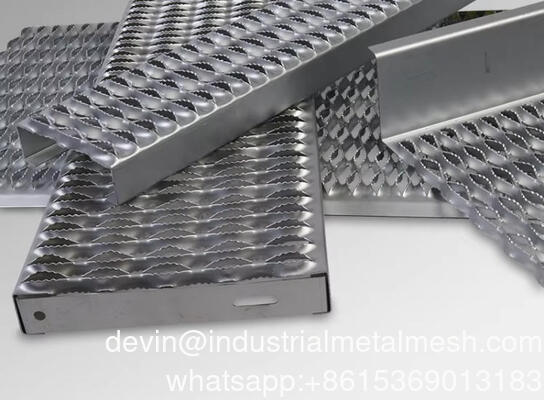 ভারী দায়িত্ব ক্ষয় প্রতিরোধী ক্রোকোডাইল মুখ ছিদ্রযুক্ত নিরাপত্তা গ্রাফ স্ট্রট তেল শোধনাগার / পাওয়ার জন্য ঝালাই অ্যান্টি-স্কিড গ্রিট