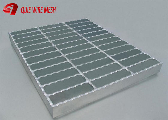 30X5mm Serrated স্টীল গ্রিটিং ভাঁজ ক্যাম্পফায়ার গ্রিল ভারী দায়িত্ব স্টেইনলেস স্টীল / বার জন্য গ্যালভানাইজড