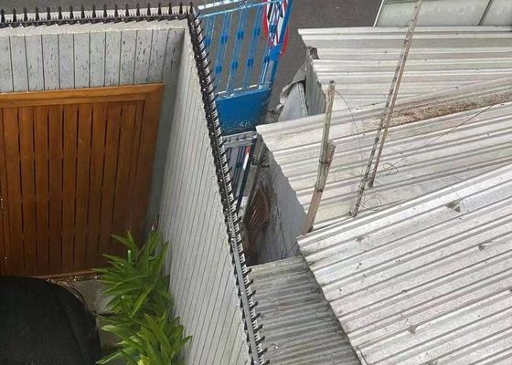 এন্টি ক্লাইম্ব বেড়া নিরাপত্তা প্রাচীর স্পাইক একক রেজার টাইপ গ্যালভানাইজড / পাউডার লেপা পৃষ্ঠ চিকিত্সা সঙ্গে