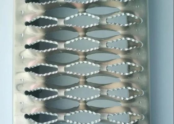 কুমির মুখ ছিদ্র বিরোধী-স্লিপওয়াকওয়ে/অ্যালুমিনিয়াম ট্রেড প্লেট